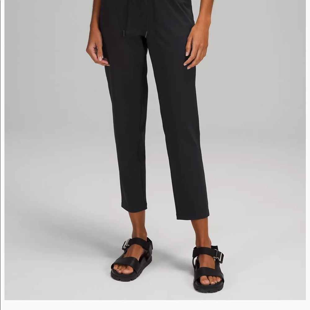 Lululemon high rise 7/8 pant. Black. Size 6
